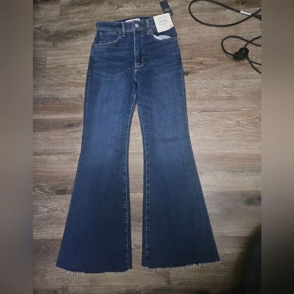 Abercrombie & Fitch The Flare Ultra High Rise Jean 26 / 2 short - Picture 13 of 13